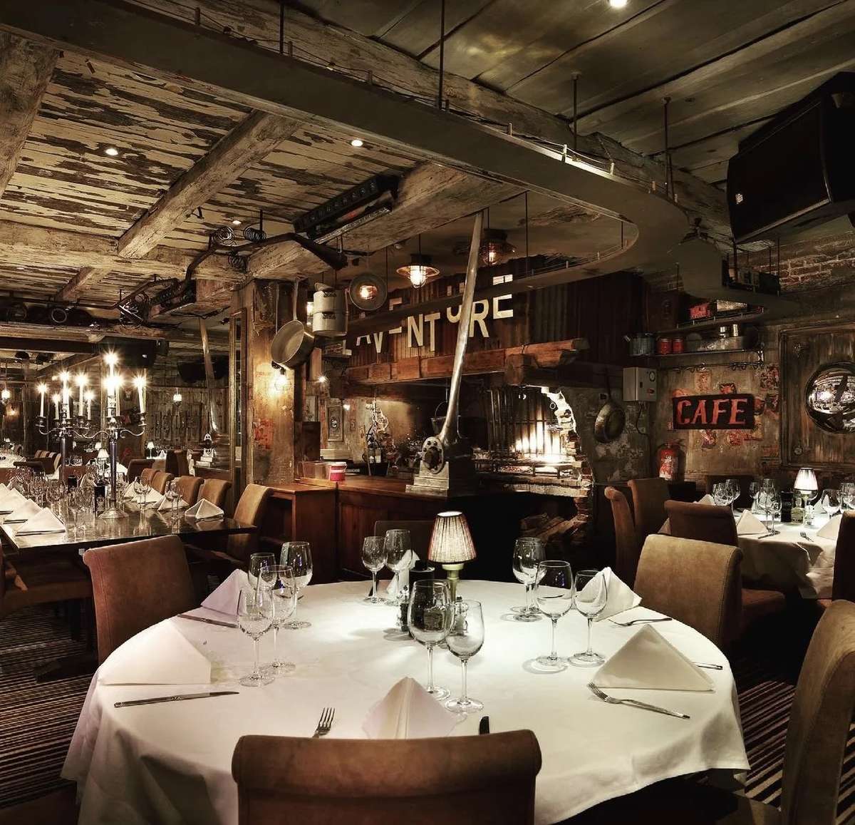 Main-colors-in-the-Courchevel-restaurant