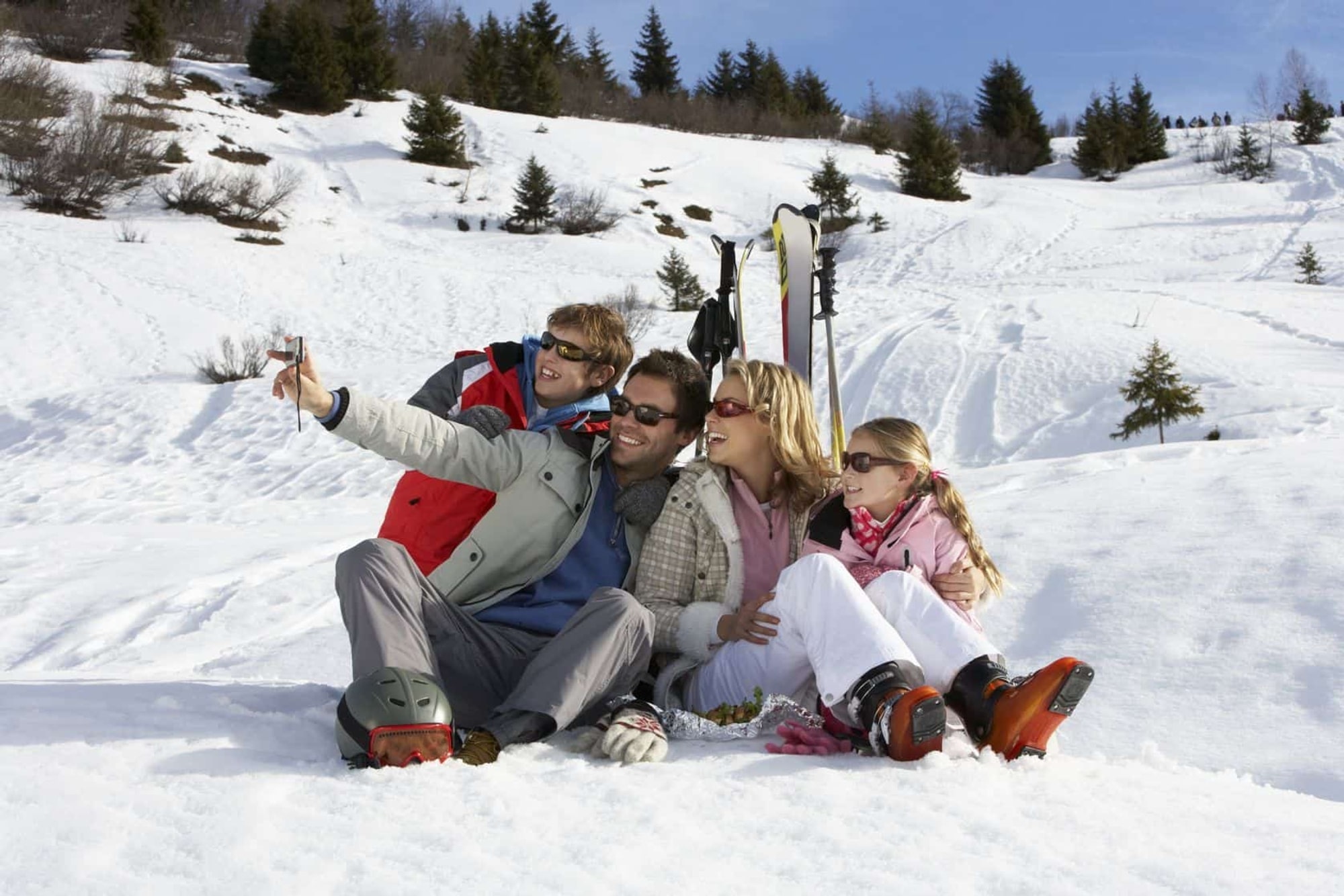 Choosing The Right Ski Trip Family Package for Your Vacation